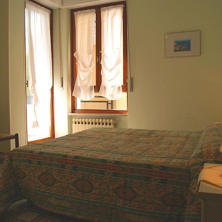 La Terrazza Tra Pini E Mare Apartment San Bartolomeo Al Mare Bilik gambar