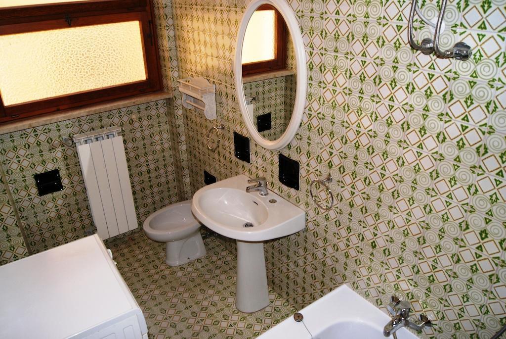 La Terrazza Tra Pini E Mare Apartment San Bartolomeo Al Mare Bilik gambar