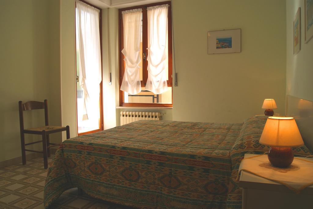La Terrazza Tra Pini E Mare Apartment San Bartolomeo Al Mare Bilik gambar